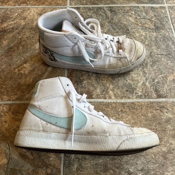 Nike Blazers - Picture 2 of 5